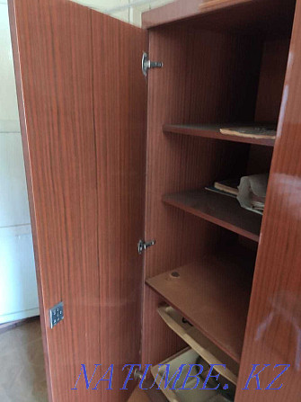 Продам шкаф, шифоньер, стол, стол и шкафы на кухню Талгар - изображение 3