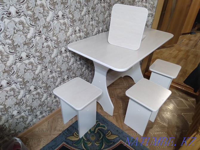 Продам новый стол кухонный и 4 табуретки Усть-Каменогорск - изображение 3