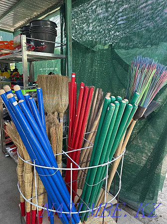 Large selection of garden tools (shovels, pitchforks, hoses, etc.). Taraz - photo 4