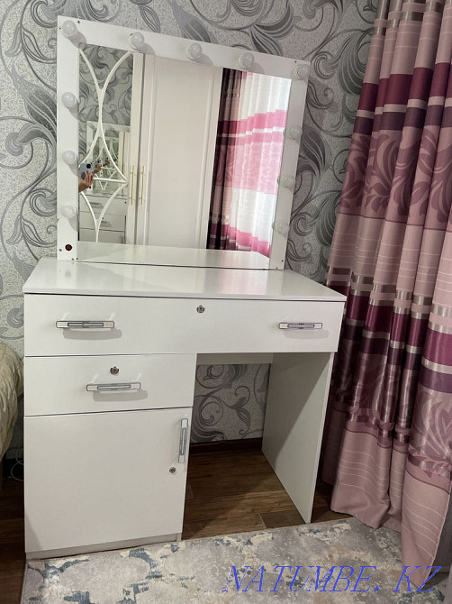 Зеркало визажное с тумбой Жезказган - изображение 4