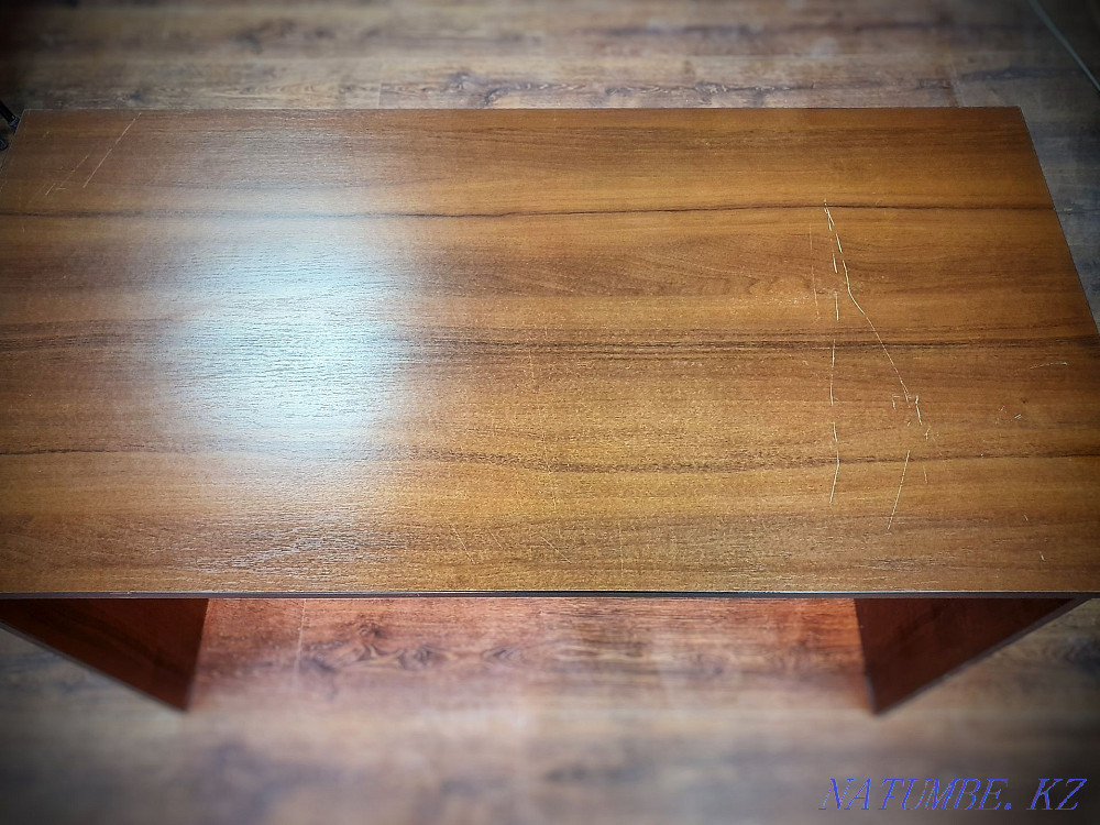 Стол письменный б/у Актау - изображение 3