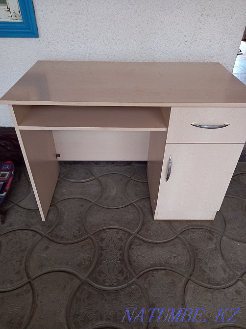 Стол офисный как новый  - изображение 1