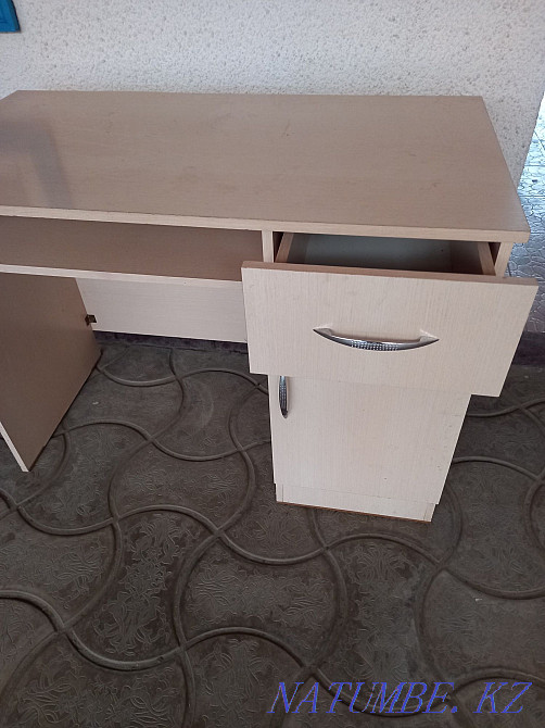 Стол офисный как новый  - изображение 4