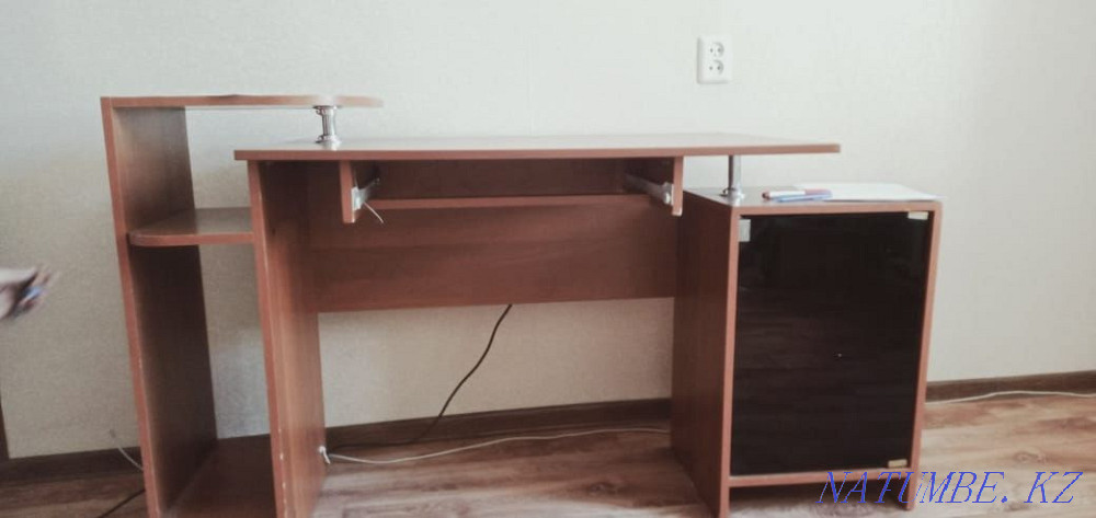 Продам стол компьютерный Жезказган - изображение 1