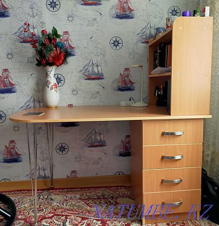 Продается письменный стол с полками Астана - изображение 1