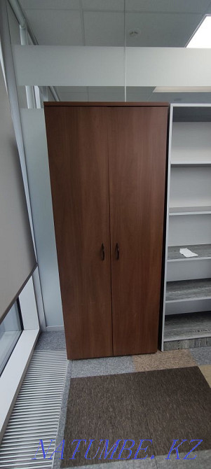Продам Столы, шкаф и тумбы для офиса Астана - изображение 2