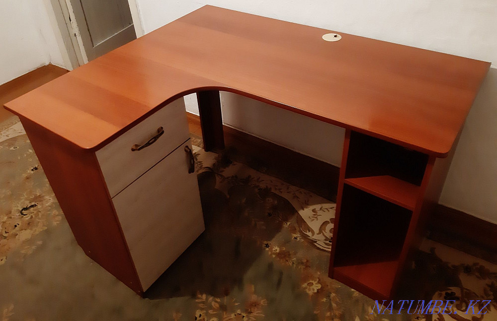 Selling! Corner computer desk 20 thousand tenge Pavlodar - photo 2