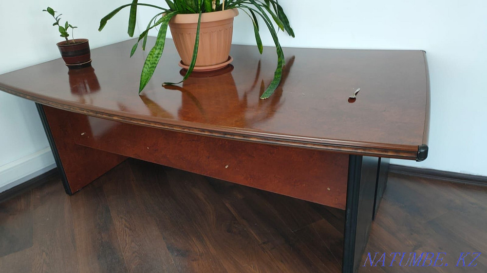 Срочно продаём руководительский(директорский)стол Астана - изображение 1