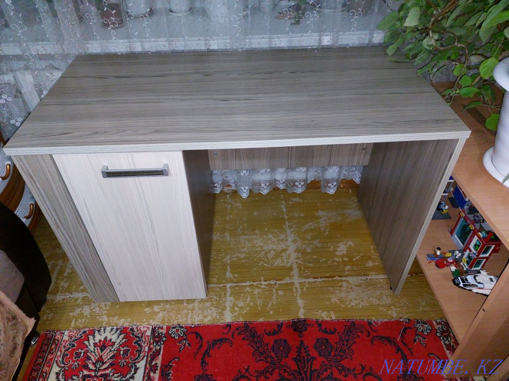 Продам письменный стол  - изображение 1