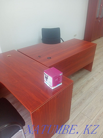 Продам столы для офиса в хорошем состоянии Алматы - изображение 1