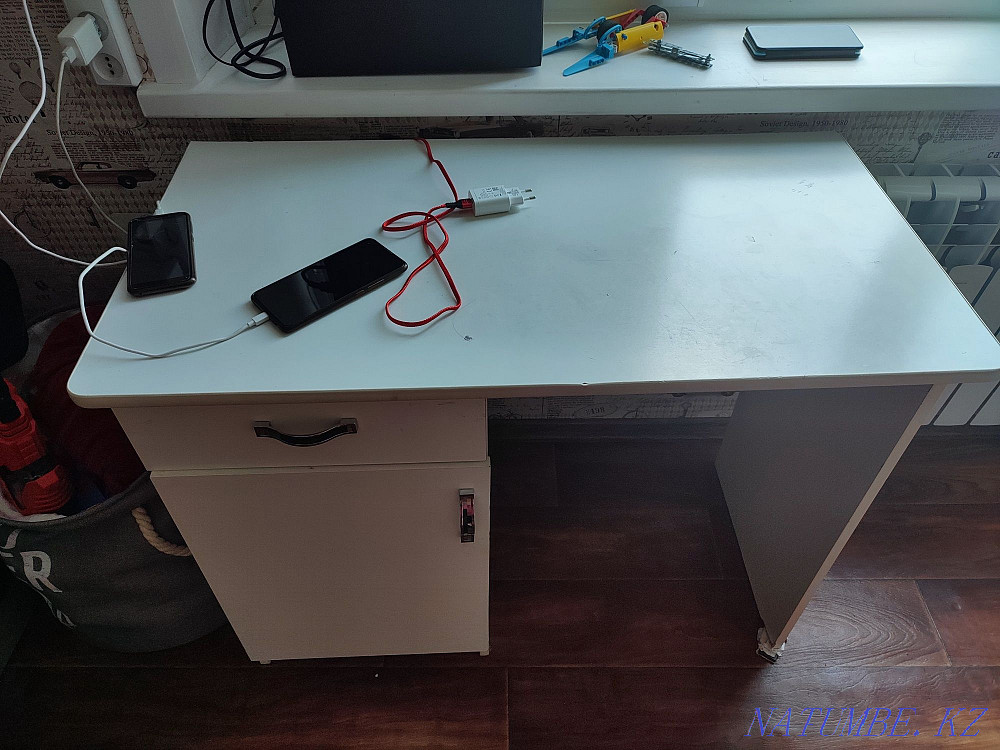 Продам стол письменный Муткенова - изображение 1