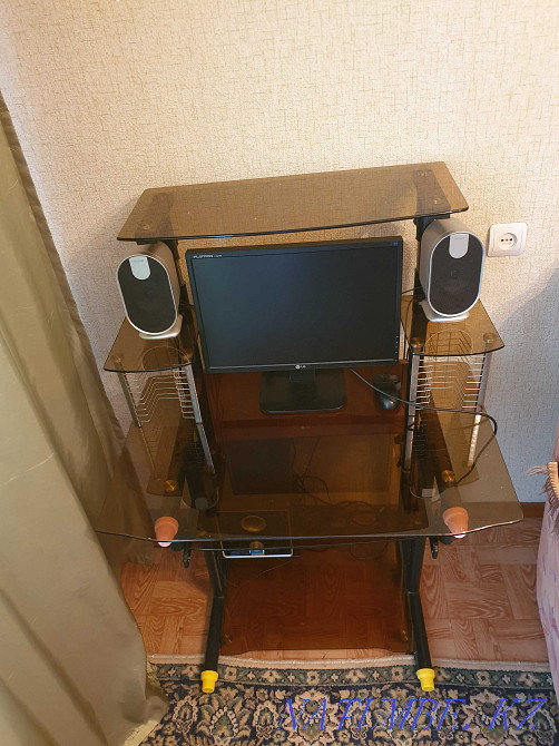 Glass computer table Petropavlovsk - photo 2