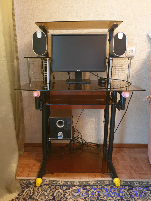 Glass computer table Petropavlovsk - photo 1