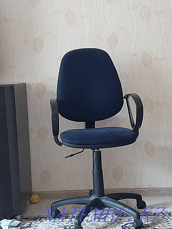 Продам кресло офисную Жарсуат - изображение 1