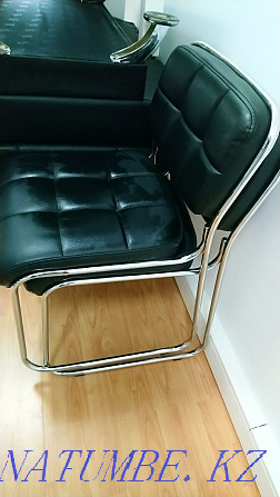Кресло из искуственной кожи 2 шт, журнальный столик, два стула и шкаф Тельмана - изображение 6