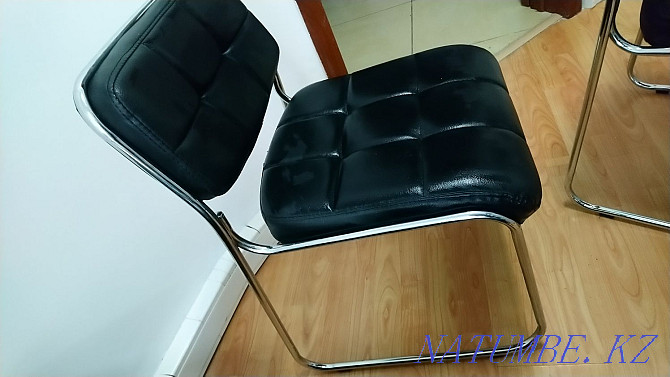 Кресло из искуственной кожи 2 шт, журнальный столик, два стула и шкаф Тельмана - изображение 5