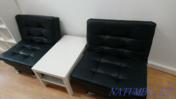 Кресло из искуственной кожи 2 шт, журнальный столик, два стула и шкаф Тельмана - изображение 1
