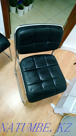Кресло из искуственной кожи 2 шт, журнальный столик, два стула и шкаф Тельмана - изображение 4
