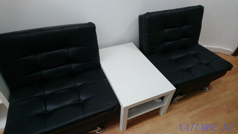 Кресло из искуственной кожи 2 шт, журнальный столик, два стула и шкаф Тельмана - изображение 2