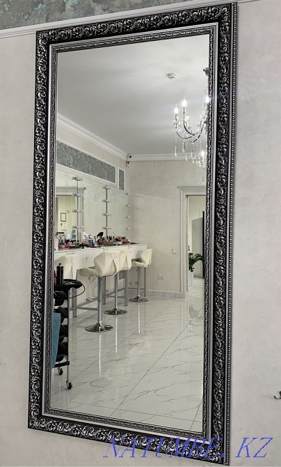 Стилисттерге арналған орындықтар (3 дана), айна (3 дана), маникюр үстелі (2 дана)  Алматы - изображение 3