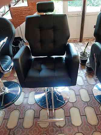 Продаётся новые профессиональные кресла парикмахера барбера и тд. 