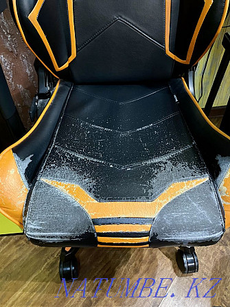 Ойын креслосы DXRacer Racing OH/RV131/ЖОҚ Қара/қызғылт сары  Алматы - изображение 2