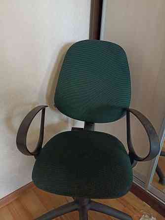 Продам офисные креслаи стулья 
