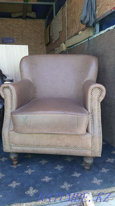 срочно продаются кресла и столик Алматы - изображение 1