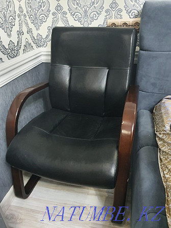 Кожаное кресло директора Алматы - изображение 1