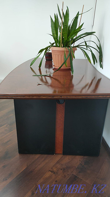 Тез арада администратор мен кеңсе үстелдері, креслолар, гардероб сатамыз  Астана - изображение 1