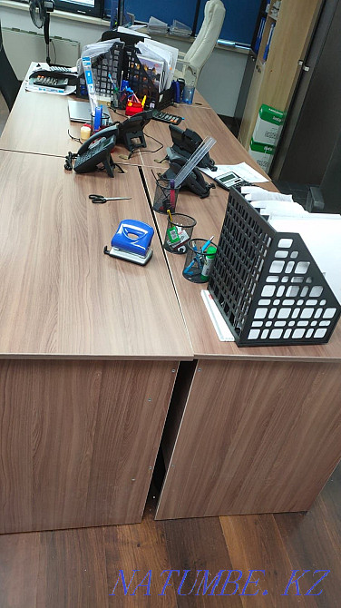 Тез арада администратор мен кеңсе үстелдері, креслолар, гардероб сатамыз  Астана - изображение 5