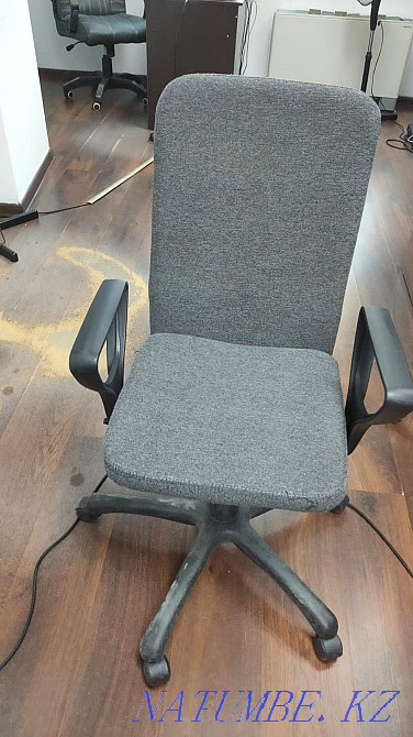 Тез арада администратор мен кеңсе үстелдері, креслолар, гардероб сатамыз  Астана - изображение 7