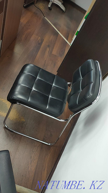 Тез арада администратор мен кеңсе үстелдері, креслолар, гардероб сатамыз  Астана - изображение 8