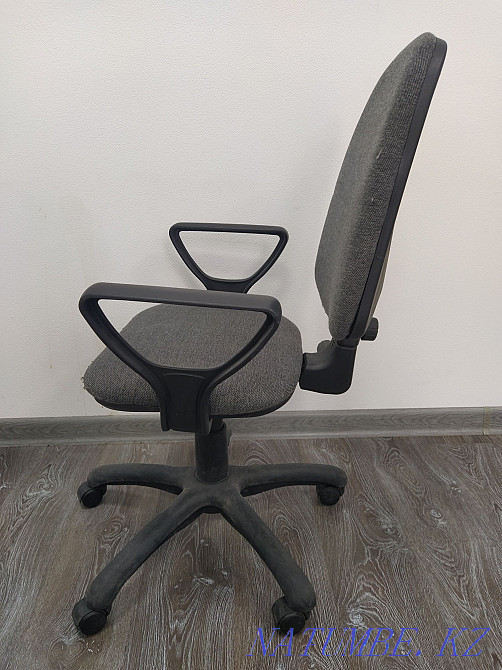 Office chair on wheels with a back Нуркен - photo 4