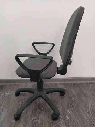 Кресло офисное со спинкой на колесиках Нуркен