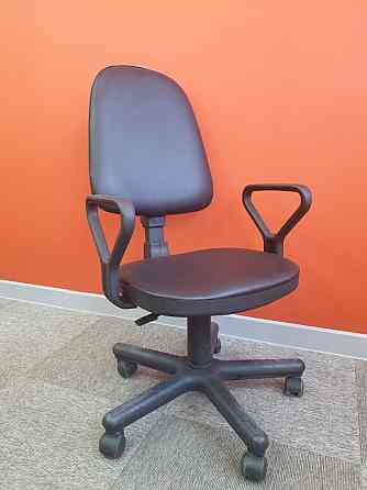 Офисные кресла 7 штук, кожзам отличное состояние Almaty