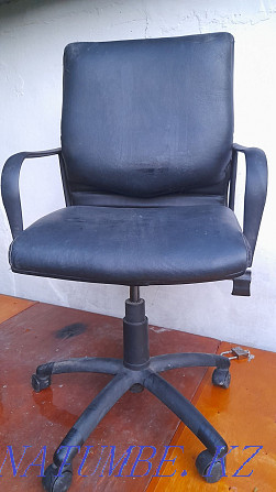 Продам кожаное кресло Уральск - изображение 1