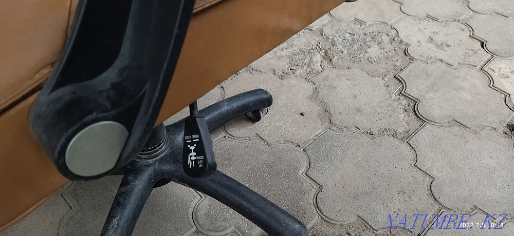 Кресло офисное кожанное Алматы - изображение 4