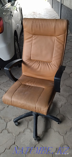Кресло офисное кожанное Алматы - изображение 1