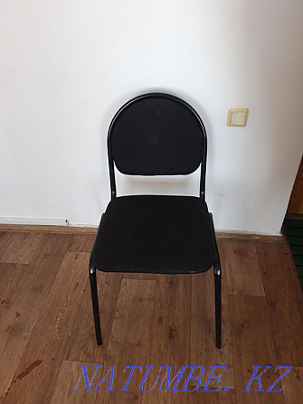 Продам зеркало, тумба ,стулья для офиса 4шт ,ширма, доска 1,5 м *1 , Нуркен - изображение 1