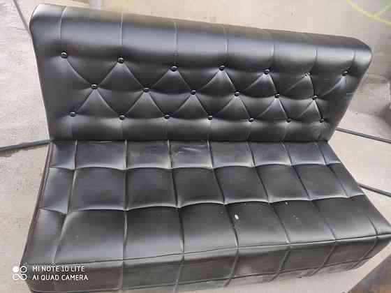 Срочно продам кожанный черный диван. Размер поверхности 150*60 Нурмухамеда Есентаева