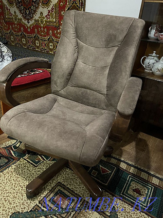 Кресло из мягкой мебели Мухаметжан Туймебаева - изображение 5