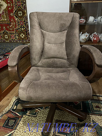 Кресло из мягкой мебели Мухаметжан Туймебаева - изображение 1