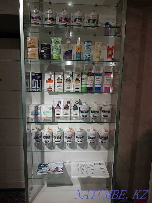 витрина стеклянная с полочками Алматы - изображение 5