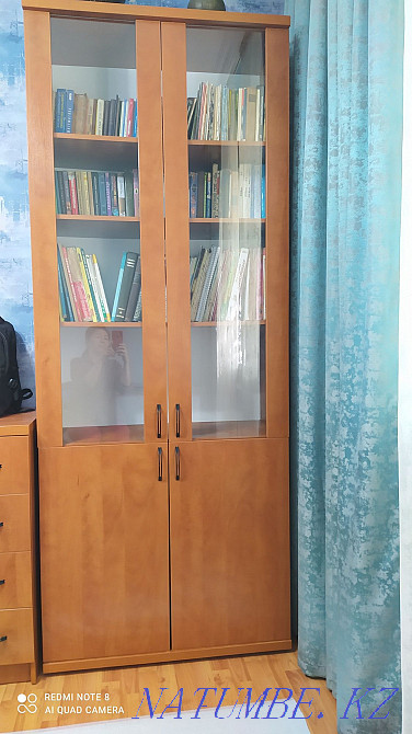 Glass bookcase  - photo 1