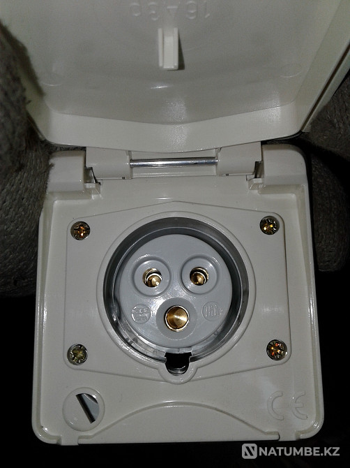 Розетка 2P+PE V=220V 16A  Алматы - изображение 1