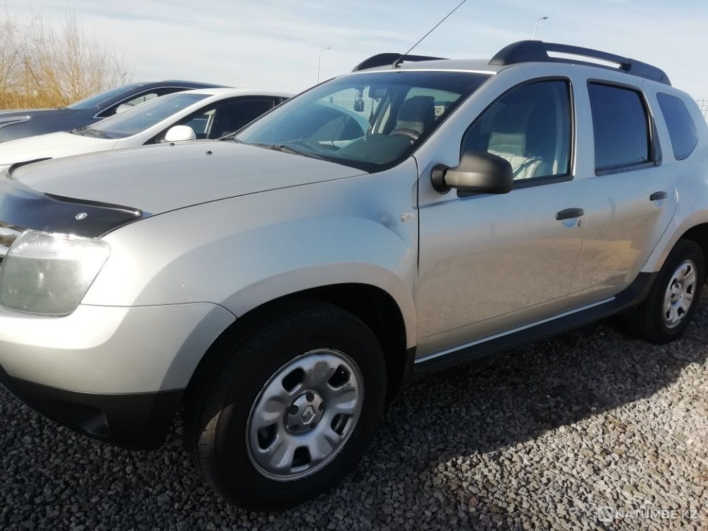 машина renault duster