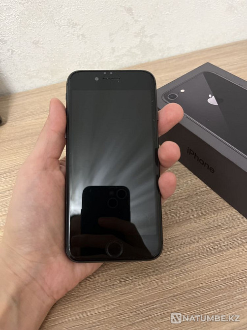 Iphone 8; 64 G; в идеальном состоянии Алматы - изображение 1
