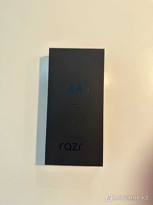 Motorola Razr 40 + Ultra 2023 черный Алматы - изображение 2