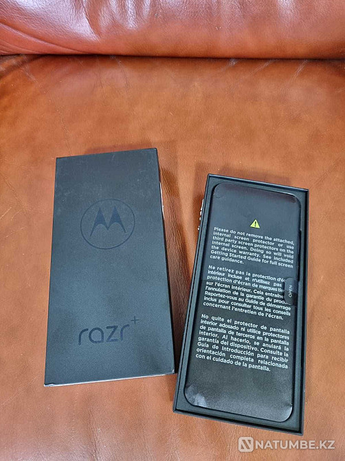 Motorola Razr 40 + Ultra 2023 черный Алматы - изображение 5
